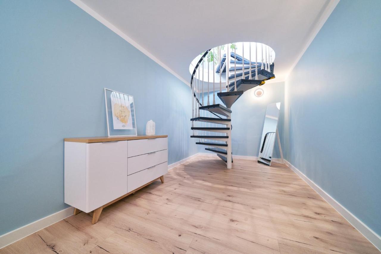 Apartment Design Mit Kostenfreiem Garagen Parkplatz Im Zentrum